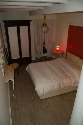 Büyük Yataklı Tek Kişilik Oda