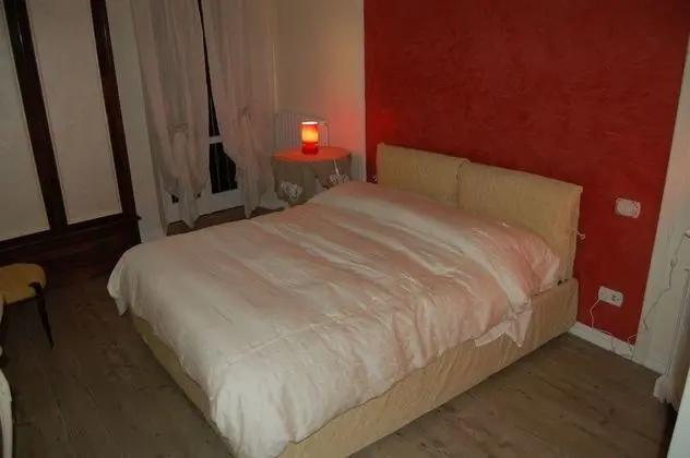 Büyük Yataklı Tek Kişilik Oda