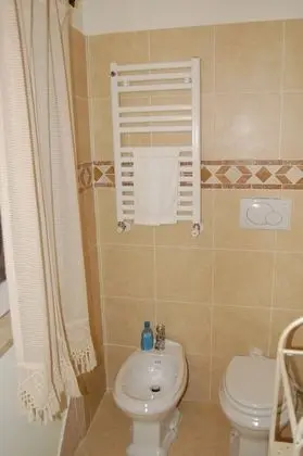 Büyük Yataklı Tek Kişilik Oda