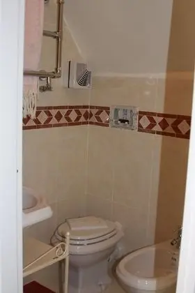 Büyük Yataklı Tek Kişilik Oda