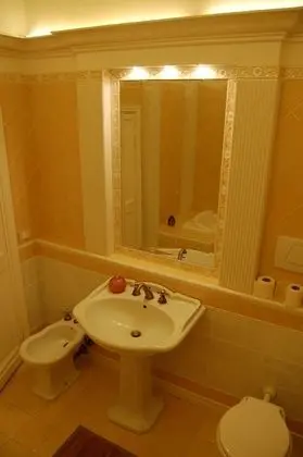 Tek Kişilik Oda, Özel Banyo (Not in Room)