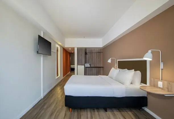 Deluxe Tek Büyük Yataklı Oda, Kısmi Deniz Manzaralı