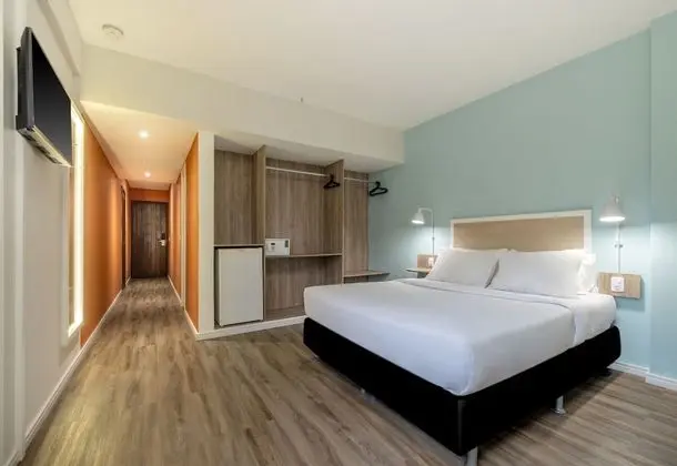 Deluxe Tek Büyük Yataklı Oda, Kısmi Deniz Manzaralı