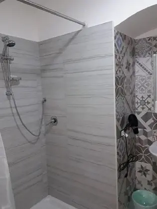 Üç Kişilik Oda, Birden Çok Yatak, Sigara İçilmez