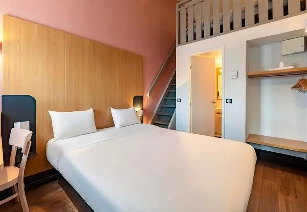 Dört Kişilik Oda, Sigara İçilmez