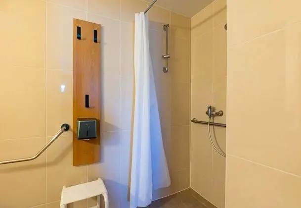 Tek Büyük Yataklı Oda, Engellilere Uygun, Sigara İçilmez