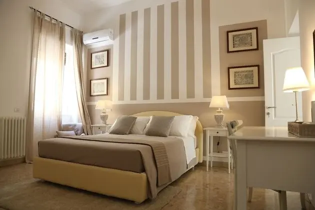 Deluxe Tek Büyük Yataklı Oda (White)