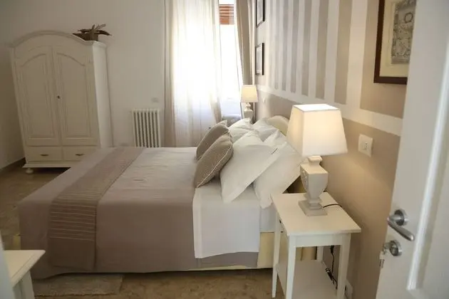 Deluxe Tek Büyük Yataklı Oda (White)