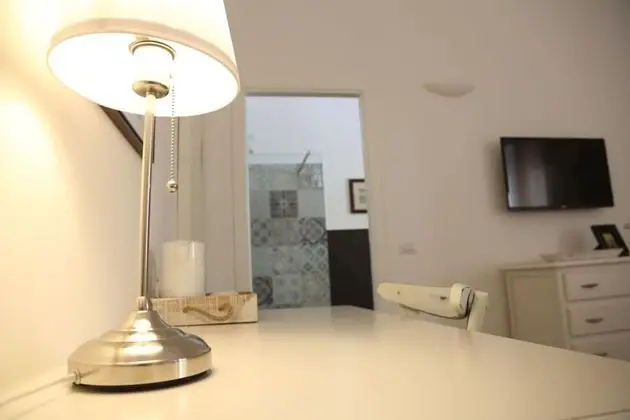 Deluxe Tek Büyük Yataklı Oda (White)