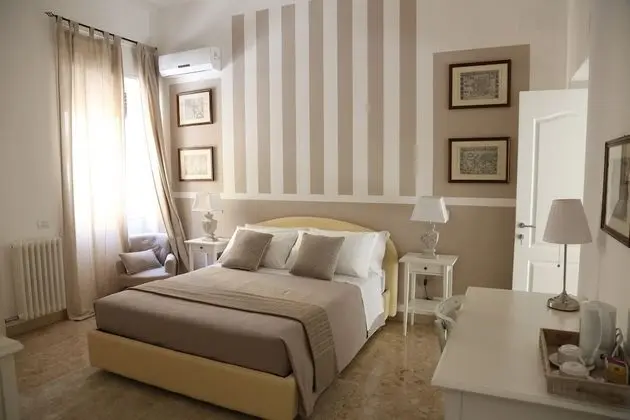 Deluxe Tek Büyük Yataklı Oda (White)