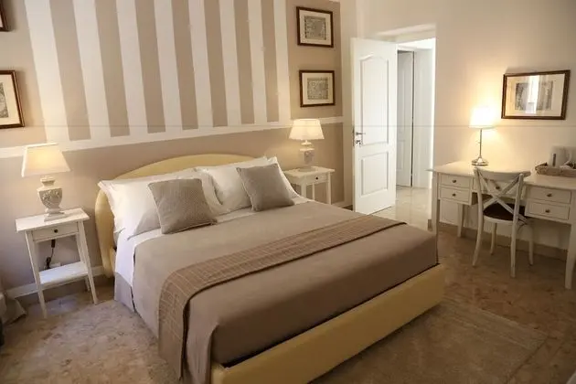 Deluxe Tek Büyük Yataklı Oda (White)