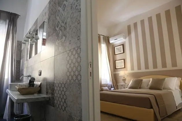 Deluxe Tek Büyük Yataklı Oda (White)