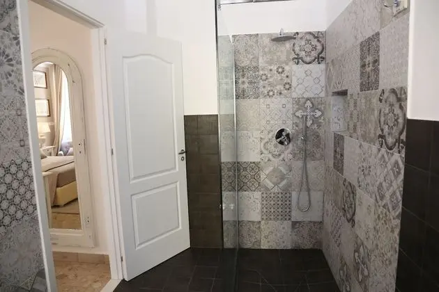 Deluxe Tek Büyük Yataklı Oda (White)