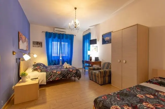 Üç Kişilik Oda (Blu)