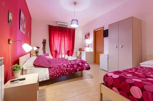 Üç Kişilik Oda (Rosso)