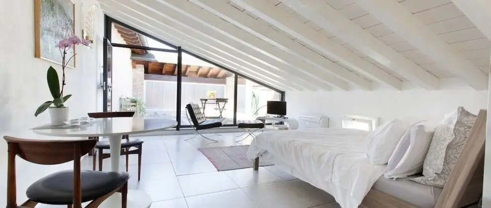 Basic Oda, 1 Büyük (Queen) Boy Yatak