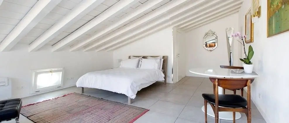 Basic Oda, 1 Büyük (Queen) Boy Yatak