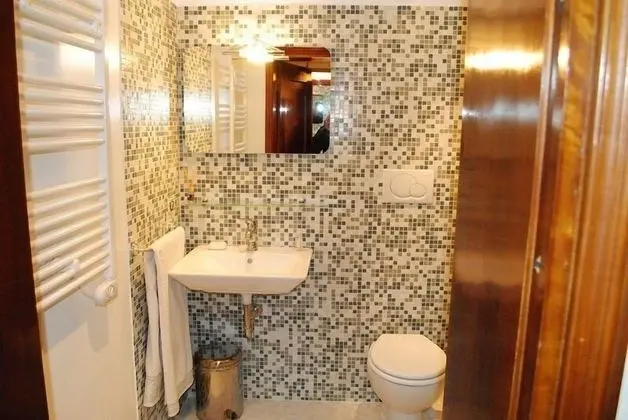 Üç Kişilik Oda, Kanal Manzaralı