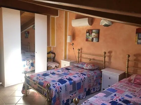 Economy İki Ayrı Yataklı Oda, Ortak Banyo