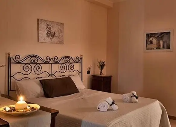 Büyük Yataklı Tek Kişilik Oda