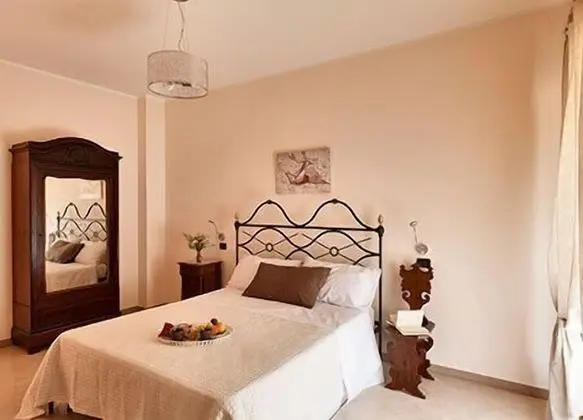 Büyük Yataklı Tek Kişilik Oda