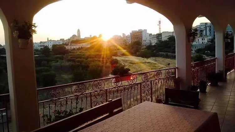 Büyük Yataklı Tek Kişilik Oda