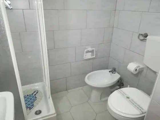 Basic Tek Büyük Yataklı Oda