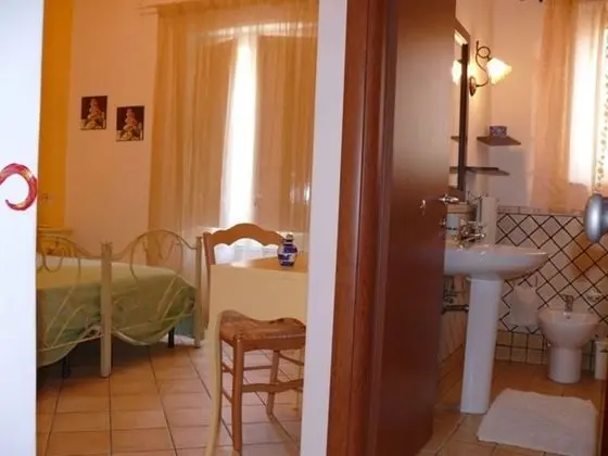 Economy Üç Kişilik Oda, 1 Yatak Odası, Sigara İçilmez, Banyolu/Duşlu