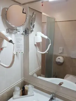 Deluxe Tek Büyük veya İki Ayrı Yataklı Oda