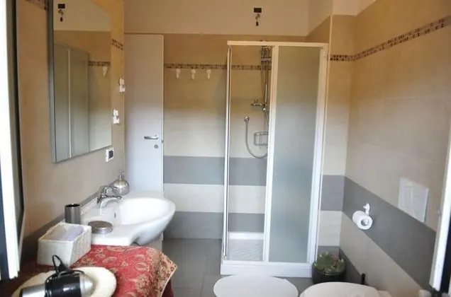 Üç Kişilik Oda, Ortak Banyo