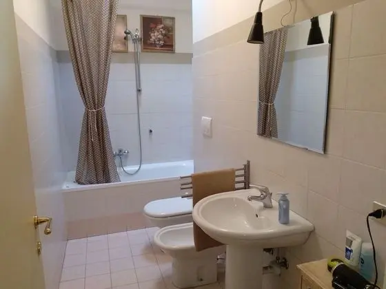 Tek Büyük Yataklı Oda, Ortak Banyo