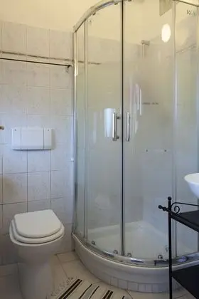 Büyük Yataklı Tek Kişilik Oda