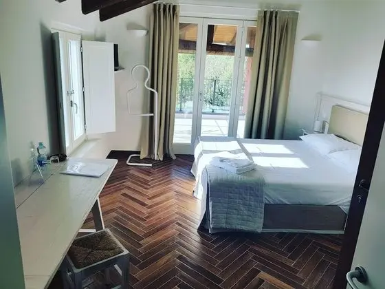 Traditional Tek Büyük veya İki Ayrı Yataklı Oda, Balkon, Bahçe Manzaralı