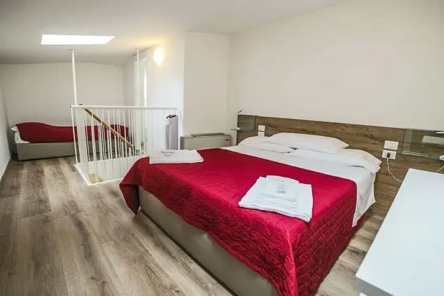 Tek Büyük veya İki Ayrı Yataklı Oda