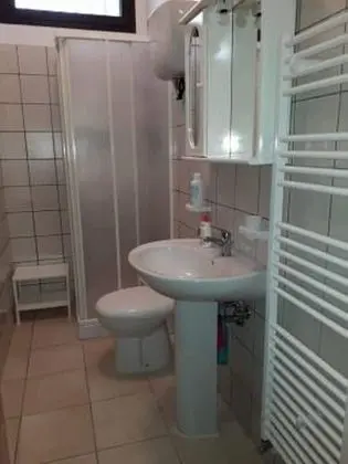 Tek Büyük veya İki Ayrı Yataklı Oda, Ortak Banyo (Stella)