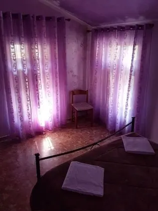Tek Büyük Yataklı Oda, Ortak Banyo