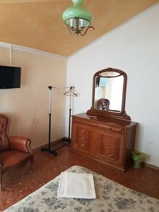 Tek Büyük Yataklı Oda, Ortak Banyo