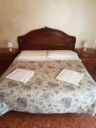 Tek Büyük Yataklı Oda, Ortak Banyo