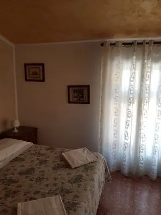Tek Büyük Yataklı Oda, Ortak Banyo