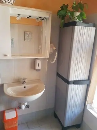 Tek Büyük Yataklı Oda, Ortak Banyo