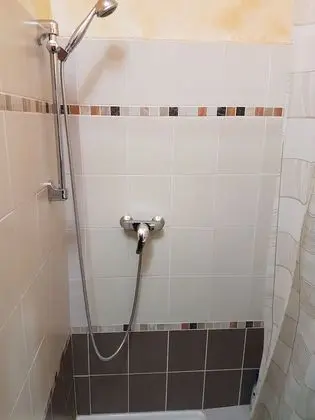 Tek Büyük Yataklı Oda, Ortak Banyo