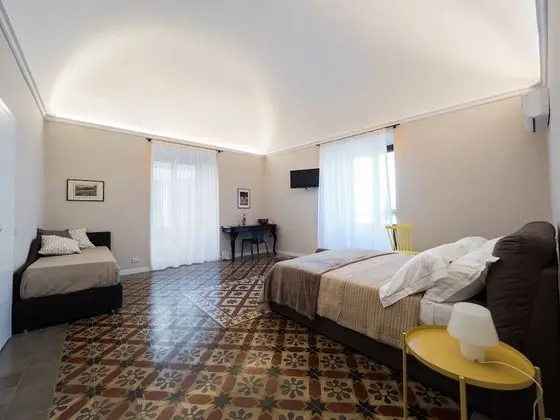 Dört Kişilik Oda, Balkon, Şehir Manzaralı (Aretusa)