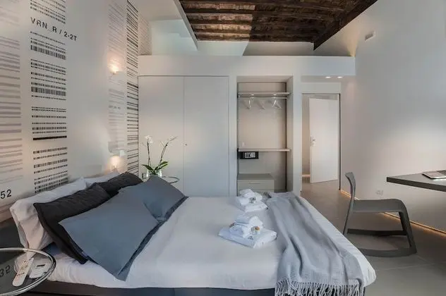 Classic Tek Büyük Yataklı Oda