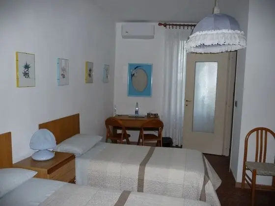 Tek Büyük veya İki Ayrı Yataklı Oda, 3 Tek Kişilik Yatak