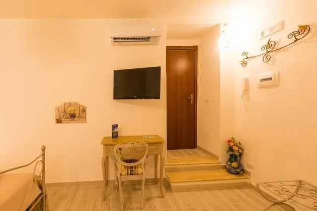 Üç Kişilik Oda (Sand)