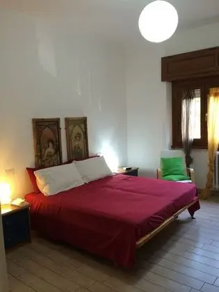 Tek Büyük veya İki Ayrı Yataklı Oda, Ortak Banyo