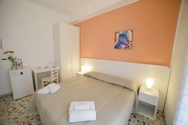 Tek Büyük veya İki Ayrı Yataklı Oda, 1 Yatak Odası, Ortak Banyo (Tike)