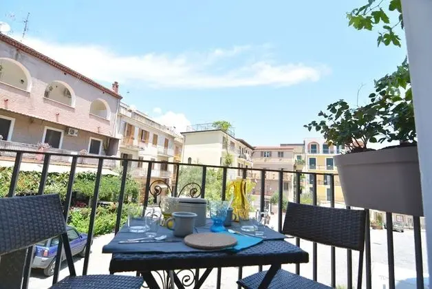 Tek Büyük veya İki Ayrı Yataklı Oda, Balkon