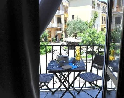 Tek Büyük veya İki Ayrı Yataklı Oda, Balkon