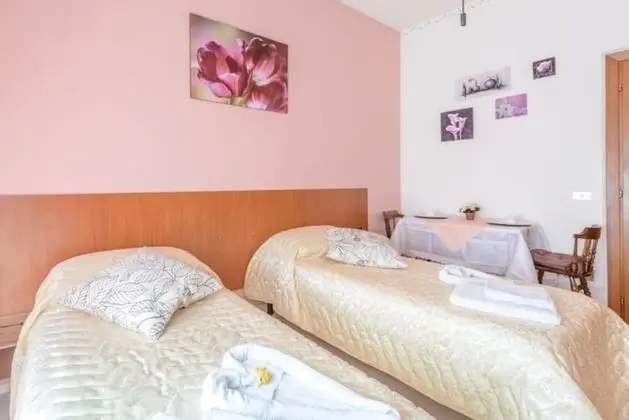 Tek Büyük Yataklı Oda, Ortak Banyo